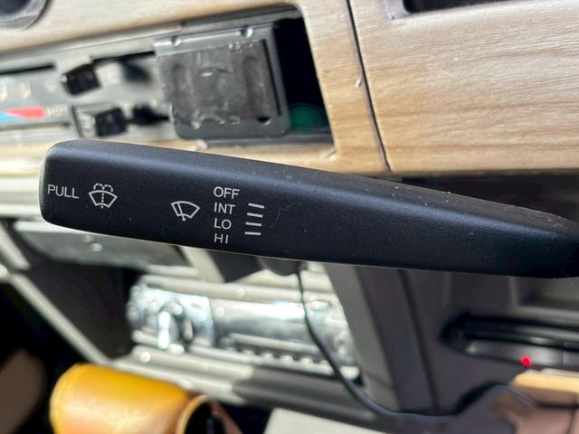 ジムニー ワイルドウインド　禁煙車・リフトアップ・社外サス・社外ショック・社外ラテラル・社外ロアアーム・社外マフラーＨＫＳ・社外前後バンパー・ナルディハンドル・インパネ木目使用・デジタルインナーミラー・ＥＴＣ・シートカバー・全塗（56枚目）