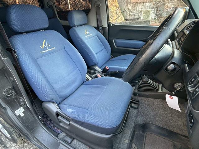 ジムニー FISフリースタイルワールドカップリミテッド 禁煙車・シートヒーター・スキッドガードバンパーアルミ縞板製・ETC・LEDヘッドライト・サイドバイザー・アルミホイール16インチ・カロッツェリアUSBオーディオ・トランスファーレバー(5枚目)