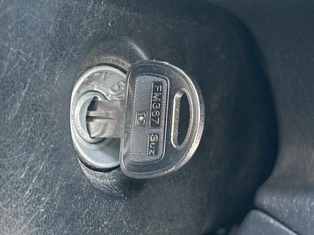 ジムニー FISフリースタイルワールドカップリミテッド 禁煙車・シートヒーター・スキッドガードバンパーアルミ縞板製・ETC・LEDヘッドライト・サイドバイザー・アルミホイール16インチ・カロッツェリアUSBオーディオ・トランスファーレバー(12枚目)