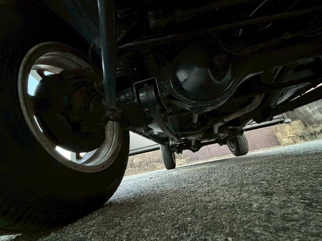 ジムニー FISフリースタイルワールドカップリミテッド 禁煙車・シートヒーター・スキッドガードバンパーアルミ縞板製・ETC・LEDヘッドライト・サイドバイザー・アルミホイール16インチ・カロッツェリアUSBオーディオ・トランスファーレバー(37枚目)