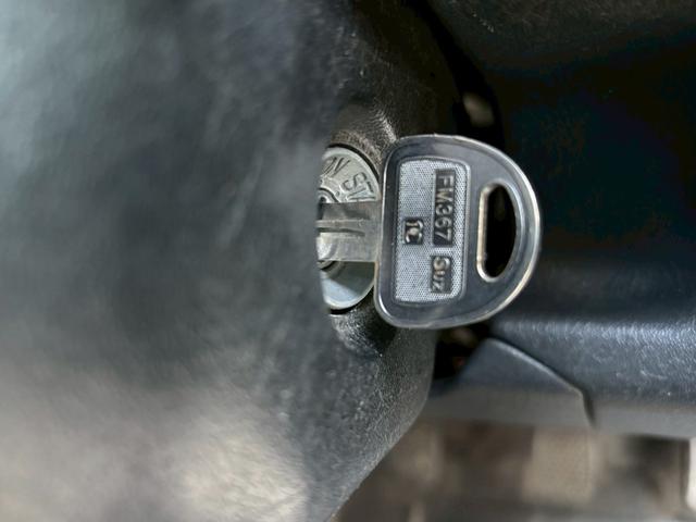 ジムニー FISフリースタイルワールドカップリミテッド 禁煙車・シートヒーター・スキッドガードバンパーアルミ縞板製・ETC・LEDヘッドライト・サイドバイザー・アルミホイール16インチ・カロッツェリアUSBオーディオ・トランスファーレバー(49枚目)