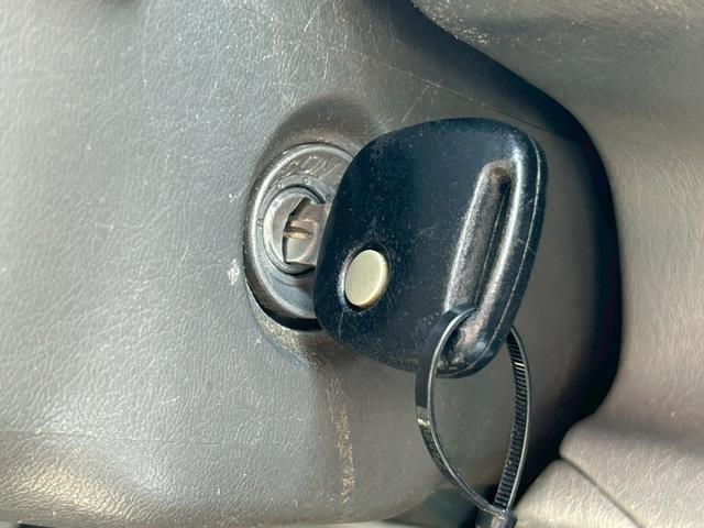 ジムニー ＦＩＳフリースタイルワールドカップリミテッド　オートマ車　リフトアップ　ルーフラック　スキッドプレート　社外バンパーＦ＆Ｒ　ブロックタイヤ　社外マフラー　レザー調シートカバー　社外サス　社外オーバーフェンダー　社外アルミ　給油キャップクリア（50枚目）