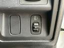 ＶＲ　禁煙車・４ＷＤ・ＡＭ／ＦＭラジオ・トランスファーレバー・マニュアルエアコン・純正１７インチアルミ・スタットレスタイヤ、アルミホイール付き・パワーウィンドウ・電動格納ミラー・キーレス・サイドバイザー（33枚目）