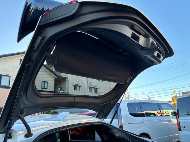 シビック ｅ：ＨＥＶ　渋滞追従機能＋トラフィックジャムアシスト　アダプティブドライビングビーム　ＬＥＤフォグライト　運転席８Ｗａｙ／助手席４Ｗａｙパワーシート　ワイヤレス充電器＋ＢＯＳＥプレミアム（28枚目）