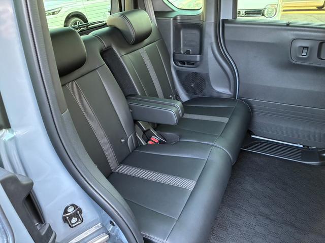 N-BOXカスタム コーディネートスタイル リア左右パワースライドドア 運転席&助手席シートヒーター コンビニフック付シートバックテーブル(運転席&助手席) 左右独立式リアセンターアームレスト グレーステッチ本革巻ス(14枚目)