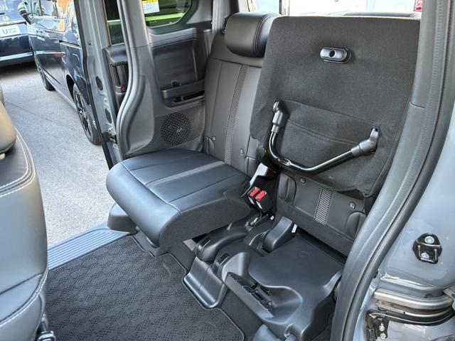 N-BOXカスタム コーディネートスタイル リア左右パワースライドドア 運転席&助手席シートヒーター コンビニフック付シートバックテーブル(運転席&助手席) 左右独立式リアセンターアームレスト グレーステッチ本革巻ス(20枚目)