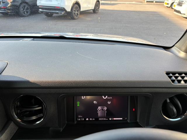 N-BOXカスタム コーディネートスタイル リア左右パワースライドドア 運転席&助手席シートヒーター コンビニフック付シートバックテーブル(運転席&助手席) 左右独立式リアセンターアームレスト グレーステッチ本革巻ス(30枚目)