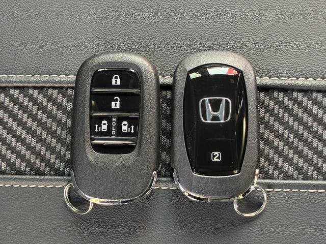 N-BOXカスタム コーディネートスタイル リア左右パワースライドドア 運転席&助手席シートヒーター コンビニフック付シートバックテーブル(運転席&助手席) 左右独立式リアセンターアームレスト グレーステッチ本革巻ス(32枚目)