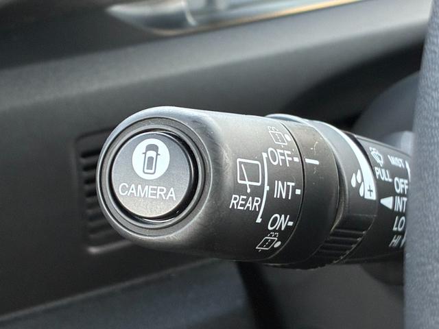 N-BOXカスタム ターボ リア左右パワースライドドア 運転席&助手席シートヒーター マルチビューカメラシステム パドルシフト 左右独立式リアセンターアームレスト シートバックテーブル 本革巻ス(14枚目)