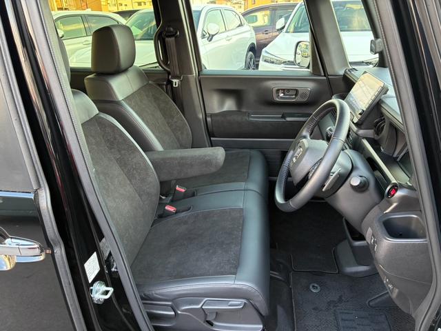 N-BOXカスタム ターボ リア左右パワースライドドア 運転席&助手席シートヒーター マルチビューカメラシステム パドルシフト 左右独立式リアセンターアームレスト シートバックテーブル 本革巻ス(15枚目)