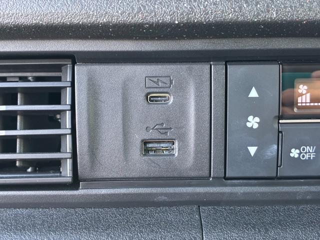 N-BOXカスタム ターボ リア左右パワースライドドア 運転席&助手席シートヒーター マルチビューカメラシステム パドルシフト 左右独立式リアセンターアームレスト シートバックテーブル 本革巻ス(19枚目)