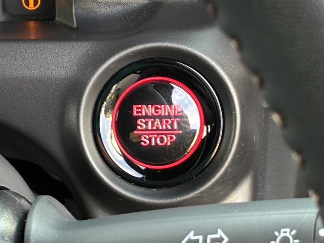 N-BOXカスタム ターボ リア左右パワースライドドア 運転席&助手席シートヒーター マルチビューカメラシステム パドルシフト 左右独立式リアセンターアームレスト シートバックテーブル 本革巻ス(25枚目)