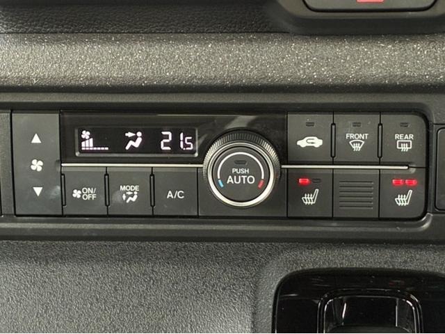 N-BOXカスタム ターボ リア左右パワースライドドア 運転席&助手席シートヒーター マルチビューカメラシステム パドルシフト 左右独立式リアセンターアームレスト シートバックテーブル 本革巻ス(27枚目)