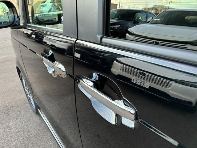 N-BOXカスタム ターボ リア左右パワースライドドア 運転席&助手席シートヒーター マルチビューカメラシステム パドルシフト 左右独立式リアセンターアームレスト シートバックテーブル 本革巻ス(34枚目)