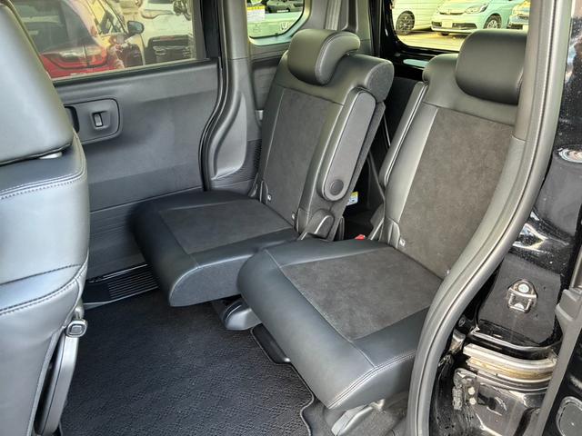 N-BOXカスタム ターボ リア左右パワースライドドア 運転席&助手席シートヒーター マルチビューカメラシステム パドルシフト 左右独立式リアセンターアームレスト シートバックテーブル 本革巻ス(40枚目)