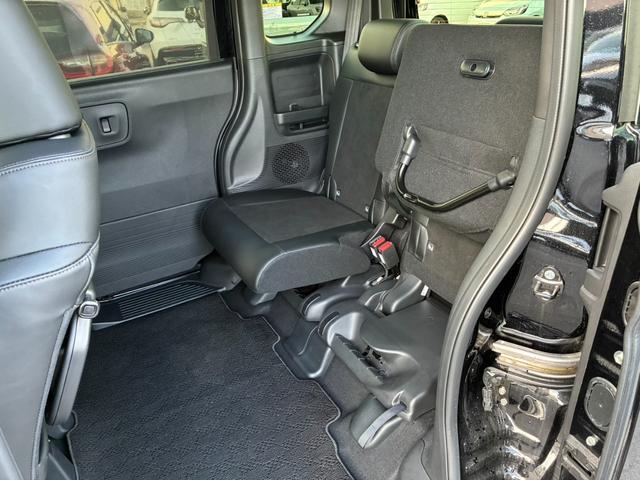 N-BOXカスタム ターボ リア左右パワースライドドア 運転席&助手席シートヒーター マルチビューカメラシステム パドルシフト 左右独立式リアセンターアームレスト シートバックテーブル 本革巻ス(41枚目)