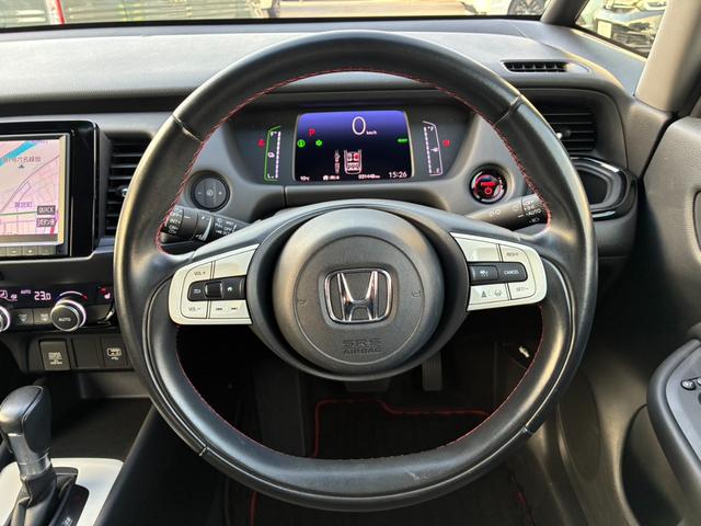 フィット e:HEVホーム20周年特別仕様車カーサ 愛知県西三河エリア限定 運転席&助手席シートヒーター アームレスト付センターコンソールボックス 16インチアルミホイール HondaCONNECTforGathers+ナビ装着用スペシャルパッケ(5枚目)