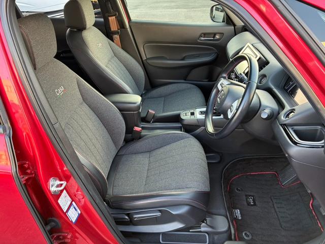 フィット e:HEVホーム20周年特別仕様車カーサ 愛知県西三河エリア限定 運転席&助手席シートヒーター アームレスト付センターコンソールボックス 16インチアルミホイール HondaCONNECTforGathers+ナビ装着用スペシャルパッケ(13枚目)