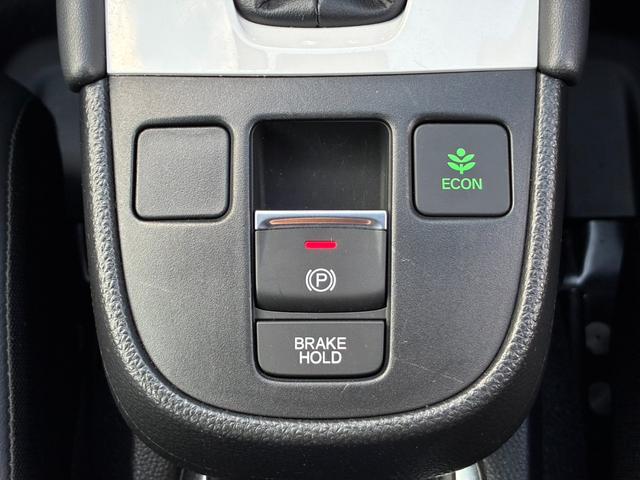 フィット e:HEVホーム20周年特別仕様車カーサ 愛知県西三河エリア限定 運転席&助手席シートヒーター アームレスト付センターコンソールボックス 16インチアルミホイール HondaCONNECTforGathers+ナビ装着用スペシャルパッケ(28枚目)