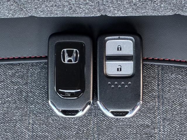 フィット e:HEVホーム20周年特別仕様車カーサ 愛知県西三河エリア限定 運転席&助手席シートヒーター アームレスト付センターコンソールボックス 16インチアルミホイール HondaCONNECTforGathers+ナビ装着用スペシャルパッケ(35枚目)