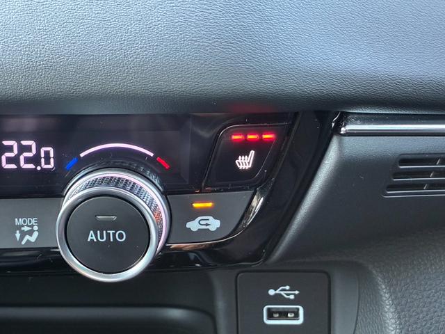 ヴェゼル ｅ：ＨＥＶＺ　ブラインドスポットインフォメーション　	ハンズフリーアクセスパワーテールゲート（予約クローズ機能付）　	親水／ヒーテッドドアミラー＋熱線入りフロントウインドウ＋前席シートヒータ（25枚目）