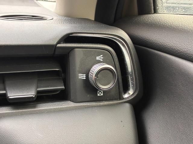 ヴェゼル ｅ：ＨＥＶＺ　ブラインドスポットインフォメーション　	ハンズフリーアクセスパワーテールゲート（予約クローズ機能付）　	親水／ヒーテッドドアミラー＋熱線入りフロントウインドウ＋前席シートヒータ（27枚目）