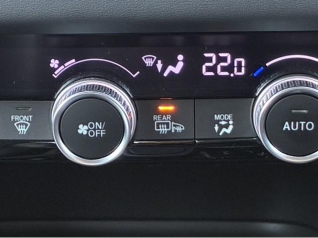 ヴェゼル ｅ：ＨＥＶＺ　ブラインドスポットインフォメーション　	ハンズフリーアクセスパワーテールゲート（予約クローズ機能付）　	親水／ヒーテッドドアミラー＋熱線入りフロントウインドウ＋前席シートヒータ（41枚目）