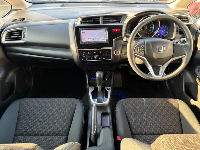 フィット １３Ｇ・Ｓパッケージ　Ｆパッケージ　Ｌパッケージ　Ｓパッケージ　ＬＥＤヘッドライト　あんしんパッケージ　１５インチアルミホイール　電動格納ミラー＋プライバシーガラス　フルオートエアコンディショナー（3枚目）