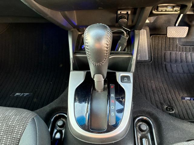 フィット １３Ｇ・Ｓパッケージ　Ｆパッケージ　Ｌパッケージ　Ｓパッケージ　ＬＥＤヘッドライト　あんしんパッケージ　１５インチアルミホイール　電動格納ミラー＋プライバシーガラス　フルオートエアコンディショナー（6枚目）