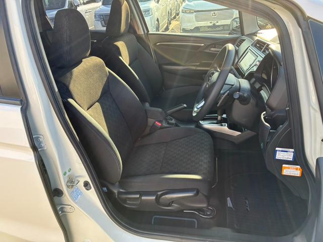 フィット １３Ｇ・Ｓパッケージ　Ｆパッケージ　Ｌパッケージ　Ｓパッケージ　ＬＥＤヘッドライト　あんしんパッケージ　１５インチアルミホイール　電動格納ミラー＋プライバシーガラス　フルオートエアコンディショナー（9枚目）