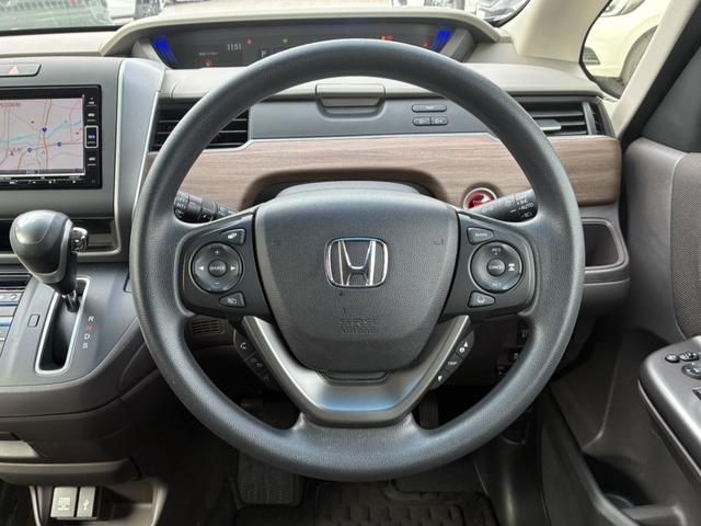 フリード Ｇ・ホンダセンシング　リア両側パワースライドドア　センターテーブル　オートリトラミラー　	Ｃパッケージ　ＥＴＣ車載器（ナビ連動）　運転席＋助手席シートヒーター　ロールサンシェード（5枚目）