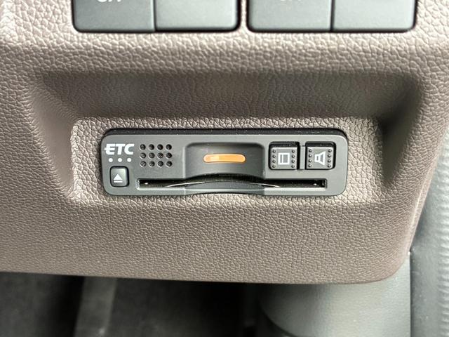 フリード Ｇ・ホンダセンシング　リア両側パワースライドドア　センターテーブル　オートリトラミラー　	Ｃパッケージ　ＥＴＣ車載器（ナビ連動）　運転席＋助手席シートヒーター　ロールサンシェード（10枚目）