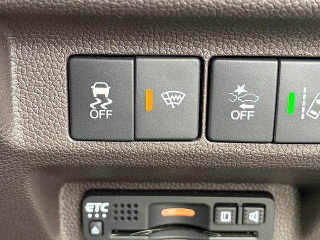 フリード Ｇ・ホンダセンシング　リア両側パワースライドドア　センターテーブル　オートリトラミラー　	Ｃパッケージ　ＥＴＣ車載器（ナビ連動）　運転席＋助手席シートヒーター　ロールサンシェード（16枚目）