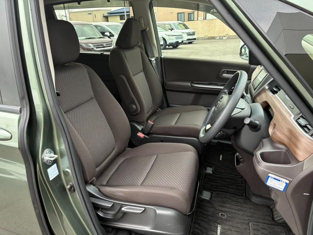 フリード Ｇ・ホンダセンシング　リア両側パワースライドドア　センターテーブル　オートリトラミラー　	Ｃパッケージ　ＥＴＣ車載器（ナビ連動）　運転席＋助手席シートヒーター　ロールサンシェード（21枚目）