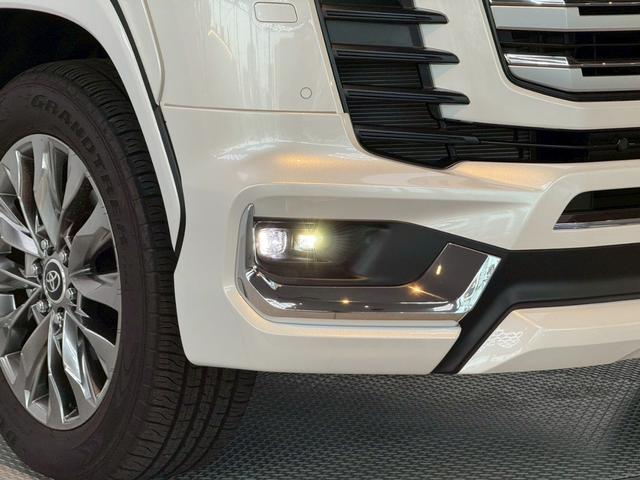 ランドクルーザー ＺＸ　【ディーゼル車】　内装ベージュ　カラードフェンダー付きモデリスタエアロ　１２．３インチＪＢＬナビ　　リアエンターテイメントシステム　空気圧センサー　電動デフロック　ブラックルーフレール　　純正２０ＡＷ（20枚目）