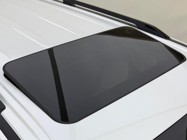 ランドクルーザー ＺＸ　【ディーゼル車】　内装ベージュ　カラードフェンダー付きモデリスタエアロ　１２．３インチＪＢＬナビ　　リアエンターテイメントシステム　空気圧センサー　電動デフロック　ブラックルーフレール　　純正２０ＡＷ（25枚目）