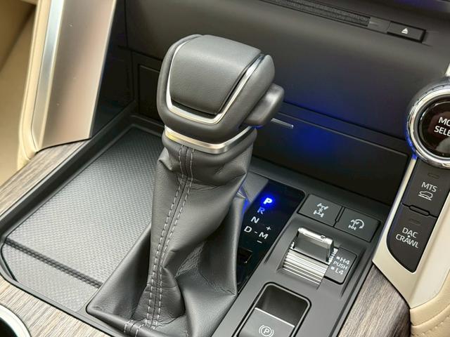 ランドクルーザー ＺＸ　【ディーゼル車】　内装ベージュ　カラードフェンダー付きモデリスタエアロ　１２．３インチＪＢＬナビ　　リアエンターテイメントシステム　空気圧センサー　電動デフロック　ブラックルーフレール　　純正２０ＡＷ（62枚目）