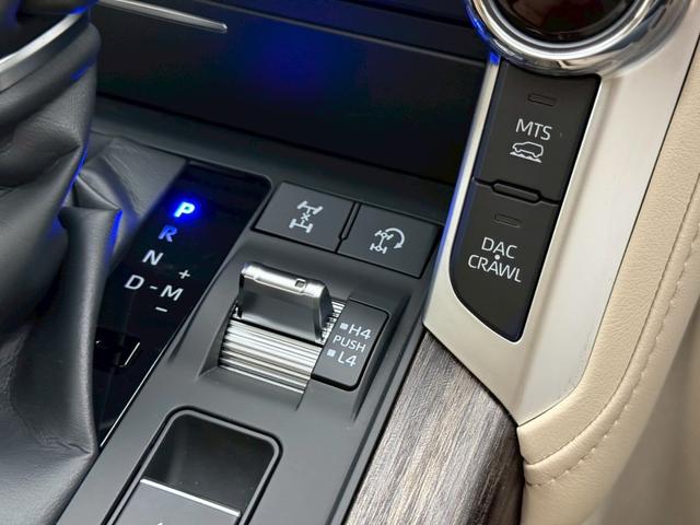 ランドクルーザー ＺＸ　【ディーゼル車】　内装ベージュ　カラードフェンダー付きモデリスタエアロ　１２．３インチＪＢＬナビ　　リアエンターテイメントシステム　空気圧センサー　電動デフロック　ブラックルーフレール　　純正２０ＡＷ（63枚目）