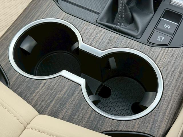 ランドクルーザー ＺＸ　【ディーゼル車】　内装ベージュ　カラードフェンダー付きモデリスタエアロ　１２．３インチＪＢＬナビ　　リアエンターテイメントシステム　空気圧センサー　電動デフロック　ブラックルーフレール　　純正２０ＡＷ（66枚目）