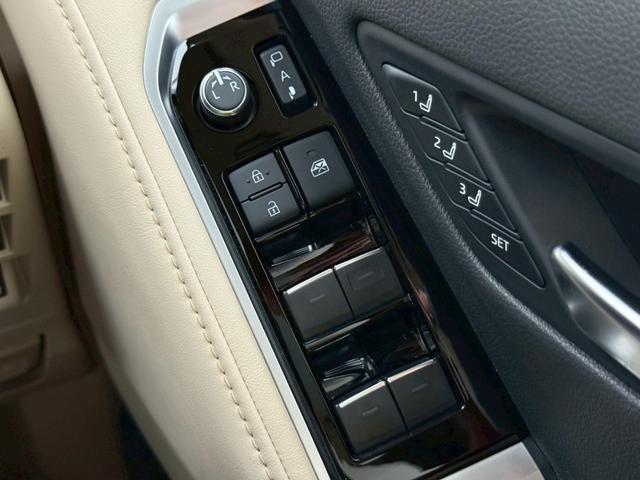 ランドクルーザー ＺＸ　【ディーゼル車】　内装ベージュ　カラードフェンダー付きモデリスタエアロ　１２．３インチＪＢＬナビ　　リアエンターテイメントシステム　空気圧センサー　電動デフロック　ブラックルーフレール　　純正２０ＡＷ（70枚目）