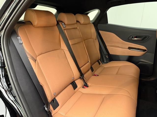 クラウンスポーツ Ｚ　【内装ブラウン】１２．３インチコネクトナビ　パノラミックビューモニター　ブラインドスポットモニター　シートヒーター＆ベンチレーション　パワーバックドア　ステアリングヒーター　ＥＴＣ２．０　純正２１ＡＷ（38枚目）
