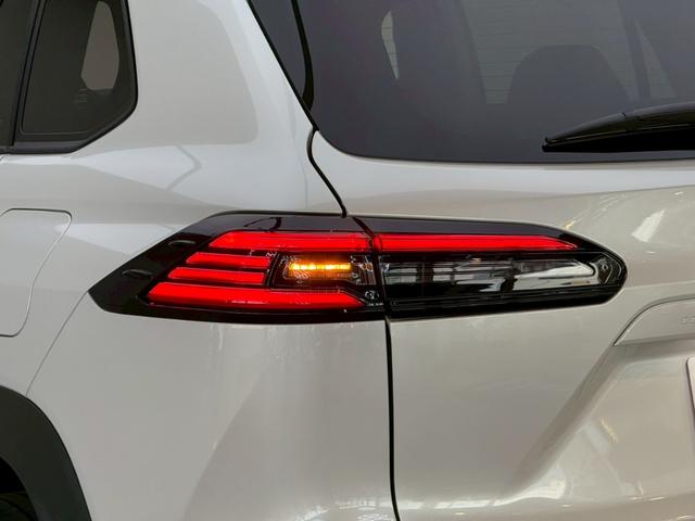 カローラクロス ハイブリッド　Ｚ　【パノラマルーフ付き】　　１０．５インチコネクトナビ　パノラミックビューモニター　ブラインドスポットモニター　置くだけ充電　ステアリングヒーター　アクセサリーコンセント　パワーバックドア　純正１８ＡＷ（31枚目）