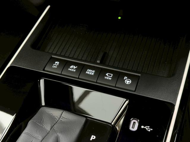 カローラクロス ハイブリッド　Ｚ　【パノラマルーフ付き】　　１０．５インチコネクトナビ　パノラミックビューモニター　ブラインドスポットモニター　置くだけ充電　ステアリングヒーター　アクセサリーコンセント　パワーバックドア　純正１８ＡＷ（63枚目）