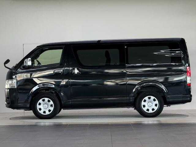 ハイエースバン ロングスーパーＧＬ　ダークプライムＳ　【ディーゼル車】デジタルインナーミラー　パノラミックビューモニター対応　両側電動パワースライドドア　ＬＥＤヘッドライト　ＡＣ１００Ｖ　プッシュスタート　２０ｔｈ記念スカッフプレート　純正１５インチＡＷ（6枚目）