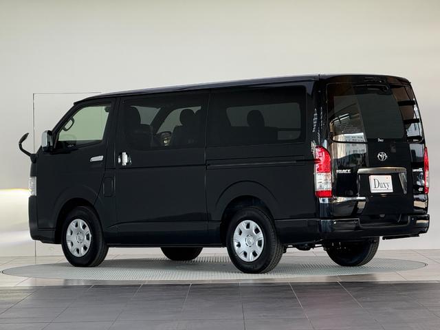 ハイエースバン ロングスーパーＧＬ　ダークプライムＳ　【ディーゼル車】デジタルインナーミラー　パノラミックビューモニター対応　両側電動パワースライドドア　ＬＥＤヘッドライト　ＡＣ１００Ｖ　プッシュスタート　２０ｔｈ記念スカッフプレート　純正１５インチＡＷ（10枚目）