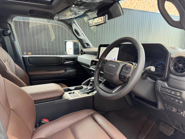 ランドクルーザー250 ZXファーストエディション 【ファーストエディション!】 内装ブラウン 丸目ヘッドライト 12.3インチJBLコネクトナビ チームメイト デジタルインナーミラー サンルーフ ヒッチメンバー 置き充電 シートメモリー 純正18AW(40枚目)