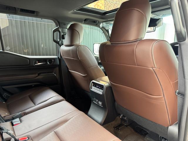 ランドクルーザー250 ZXファーストエディション 【ファーストエディション!】 内装ブラウン 丸目ヘッドライト 12.3インチJBLコネクトナビ チームメイト デジタルインナーミラー サンルーフ ヒッチメンバー 置き充電 シートメモリー 純正18AW(42枚目)