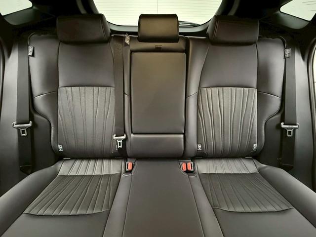 ハリアーハイブリッド Ｇ　【改モデル】内装ブラック　１２．３型コネクトナビ　パノラミックビューモニター　ブラインドスポットモニター　デジタルインナーミラー　前席シートヒーター　パワーバックドア　ＥＴＣ２．０　純正１８インチＡＷ（43枚目）