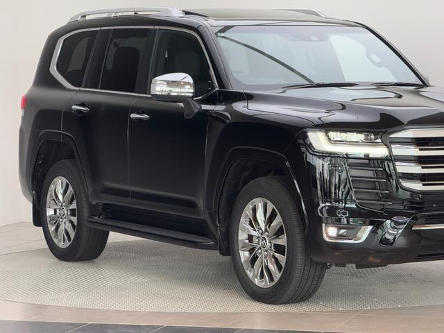 ランドクルーザー ＺＸ　【内装ブラック】１２．３インチＪＢＬプレミアムサウンド　リアエンターテイメントシステム　空気圧センサー　ムーンルーフ　パノラミックビューモニター　ブラインドスポットモニター　ＥＴＣ２．０　純正２０ＡＷ（33枚目）