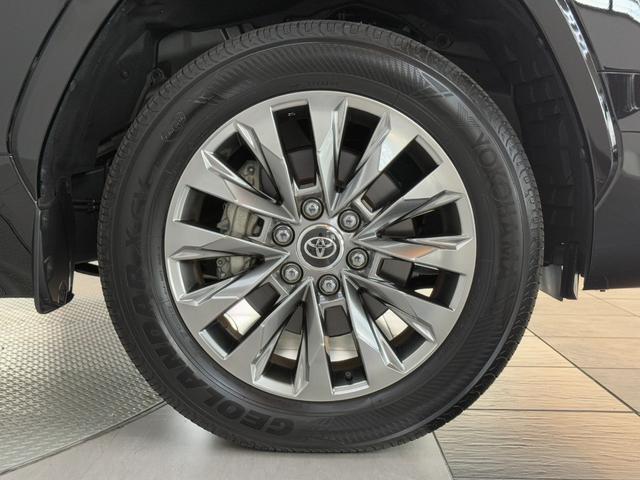 ランドクルーザー ＺＸ　【内装ブラック】１２．３インチＪＢＬプレミアムサウンド　リアエンターテイメントシステム　空気圧センサー　ムーンルーフ　パノラミックビューモニター　ブラインドスポットモニター　ＥＴＣ２．０　純正２０ＡＷ（35枚目）